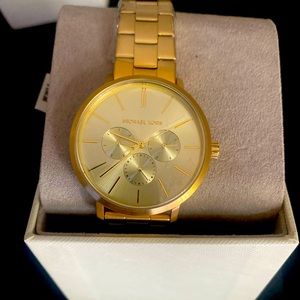 Selling 3 brand new watches for $600 never been used.